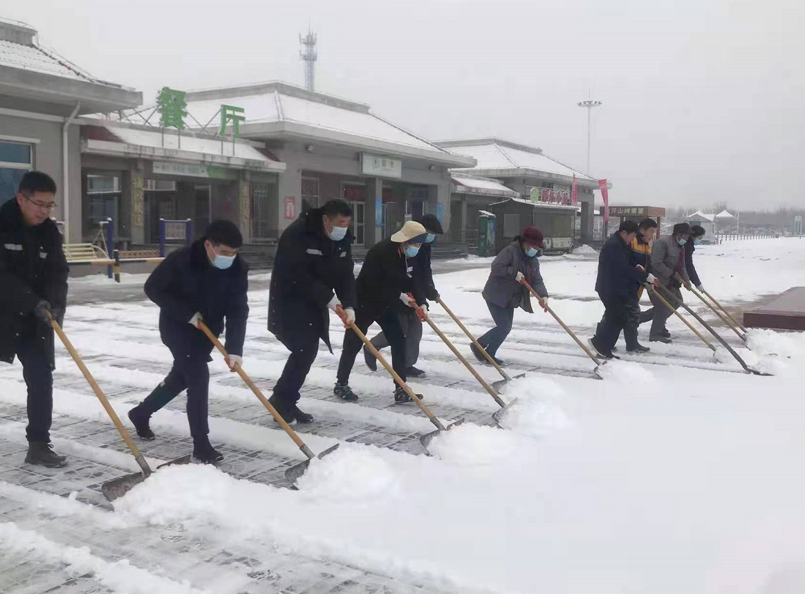 曲阳服务区除雪.png